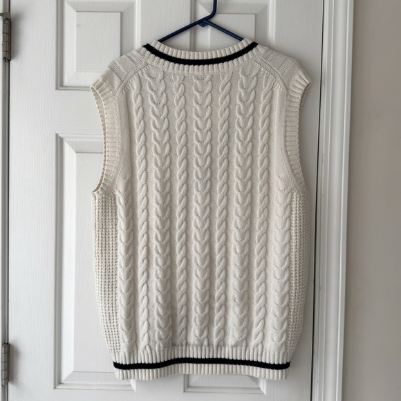ARITZIA • Sunday Best Oversized Knit Vest • Medium - Picture 2 of 2